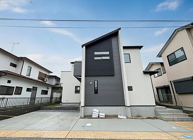 【現地外観写真】◆資料送付・ご見学即対応！建物完成しておりますので、室内ご内覧いただけます♪ご不明点等、スタッフがしっかりと説明させていただきますので、安心して現地をご覧ください♪