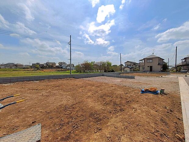 【現地外観写真】1号棟◆休日にご家族揃ってご見学はいかがでしょうか♪実際の現地を見てみると図面などではわからない、新たな発見もありますのでまずはお気軽にお問い合わせください♪
