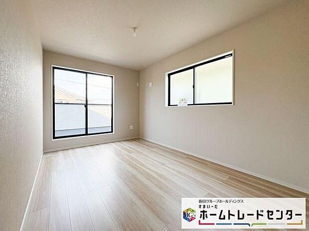 【リビング以外の居室】◆居室のサッシにはペアガラスを採用、高い断熱性による省エネと結露対策に有効です。室内を快適な空間に代えてくれます。現地の通風や採光も実際にご確認下さいませ