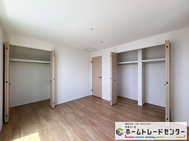 【リビング以外の居室】◆2階の各居室にはそれぞれ収納を完備！しっかりとした容量のスペースを確保しているので、お部屋は美しい空間を保てますね♪