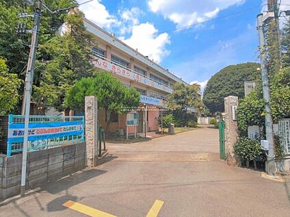 上尾市立上尾小学校 650m( 徒歩9分)