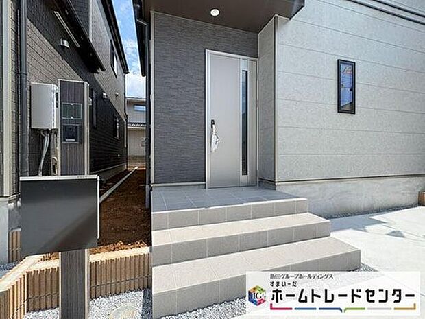 【玄関】◆TVモニター付きインターホンはカラーモニターで来訪者もひとめで分かります♪留守の間の来訪者が確認できる嬉しい録画機能付き!お子様が一人で留守番の間も安心です。