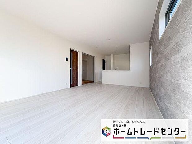 【リビング】◆LDKはご家族みんなが揃う大切な空間です♪テーブルやソファ、カーテン選び、レイアウトを考えるのも楽しいですね♪笑顔溢れる楽しい暮らしをイメージしながらご見学ください♪