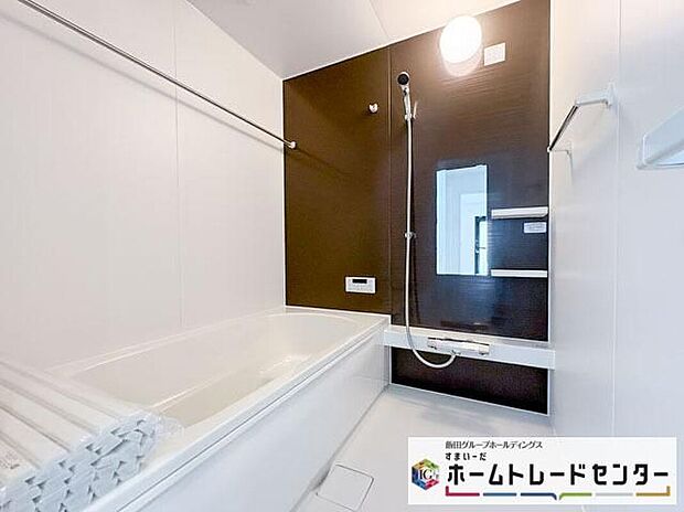 【浴室】◆毎日の疲れをいやす浴室は1坪タイプです。足を伸ばしてゆっくりとくつろげます。浴室暖房乾燥機も標準装備です♪