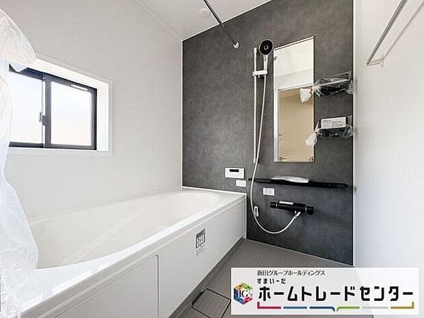 【浴室】◆毎日の疲れをいやす浴室は1坪タイプです。足を伸ばしてゆっくりとくつろげます。浴室暖房乾燥機も標準装備です♪
