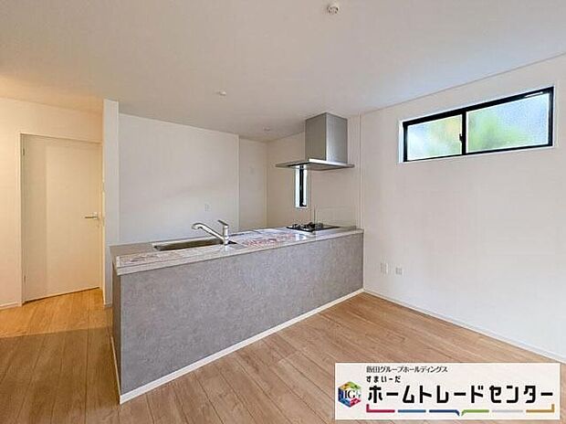【キッチン】◆人気の対面式キッチン。お食事の準備をしながらでもご家族とのコミュニケーションを楽しめます♪ぜひご見学の際にはキッチンに立ち、生活をイメージしてください。