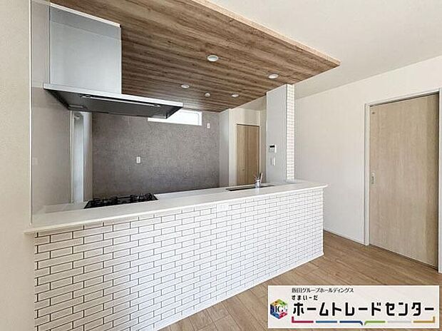 【キッチン】◆人気の対面式キッチン。お食事の準備をしながらでもご家族とのコミュニケーションを楽しめます♪ぜひご見学の際にはキッチンに立ち、生活をイメージしてください。