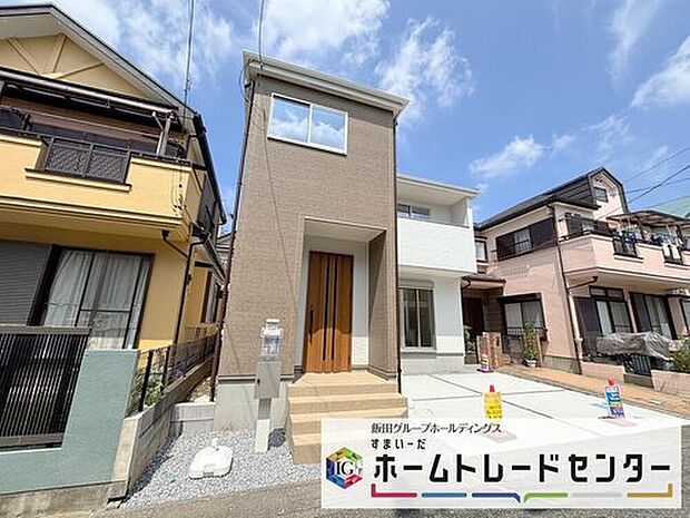 【玄関】◆TVモニター付きインターホンはカラーモニターで来訪者もひとめで分かります♪留守の間の来訪者が確認できる嬉しい録画機能付き！お子様が一人で留守番の間も安心です。

