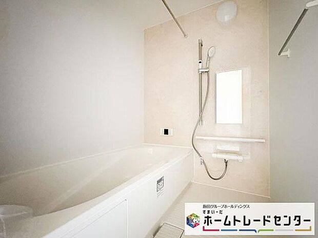 【浴室】◆毎日の疲れをいやす浴室は1坪タイプです。足を伸ばしてゆっくりとくつろげます。浴室暖房乾燥機も標準装備です♪