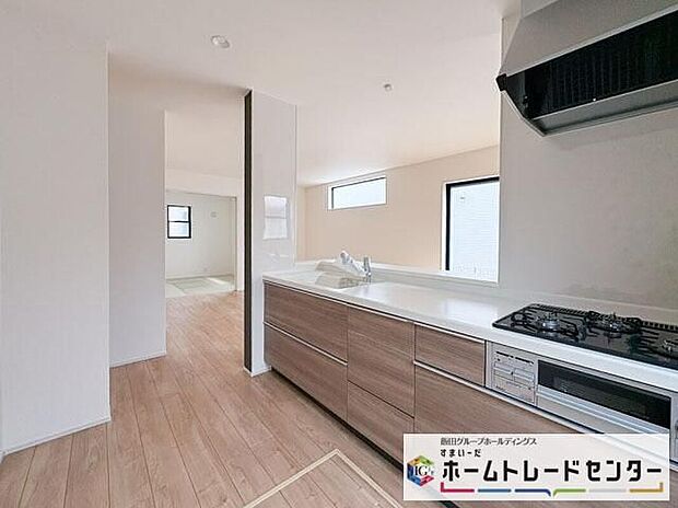 【キッチン】◆人気の対面式キッチン。お食事の準備をしながらでもご家族とのコミュニケーションを楽しめます♪ぜひご見学の際にはキッチンに立ち、生活をイメージしてください。