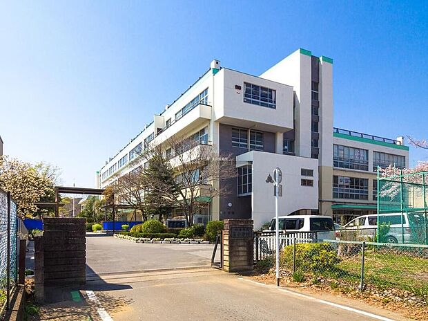 北本市立東小学校(約1,120m)