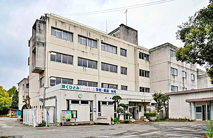 蓮田市立黒浜南小学校 1510m (徒歩19分)