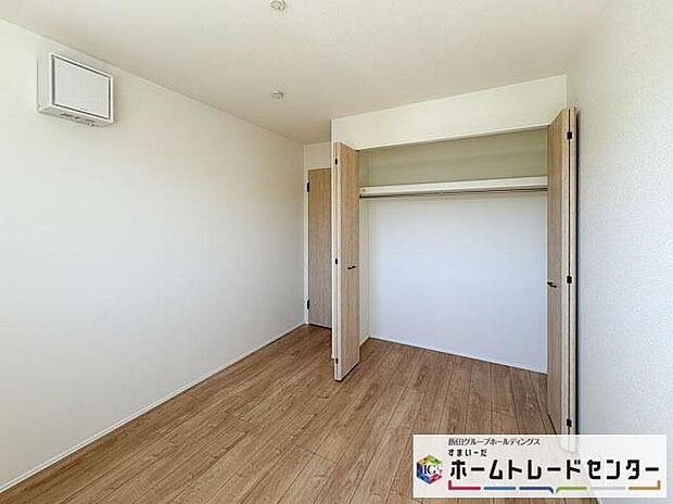【リビング以外の居室】◆2階の各居室にはそれぞれ収納を完備！しっかりとした容量のスペースを確保しているので、お部屋は美しい空間を保てますね♪