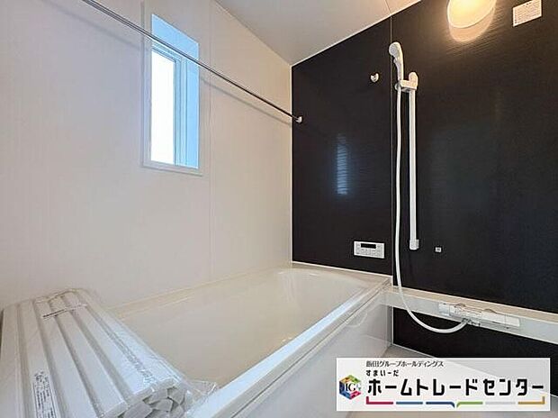 【浴室】◆毎日の疲れをいやす浴室は1坪タイプです。足を伸ばしてゆっくりとくつろげます。浴室暖房乾燥機も標準装備です♪