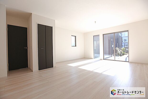 限定1棟 新築分譲住宅です☆
カースペース2台可(車種によります)☆
家族分の自転車を駐輪したり、来客用の駐車スペースとしてもお使いいただけます♪