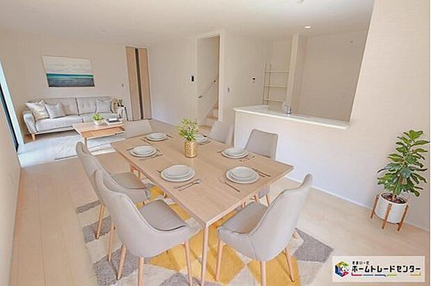 ☆　リビング　☆
現況の物件写真に、CG による画像処理を行っています。家具、家電、照明器具、小物、カーテン、その他のイメージはCG です。