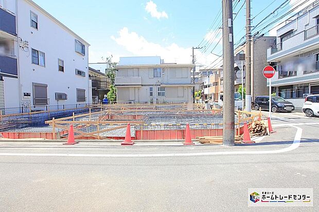 京浜急行大師線「鈴木町」駅まで徒歩１０分☆
全４棟　新築分譲住宅です♪