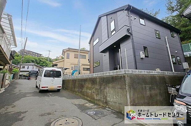 敷地面積５５坪！カースペース並列２台分ございます♪
リビング２０帖＆主寝室８帖、ゆったり過ごせる４LDKプランです！