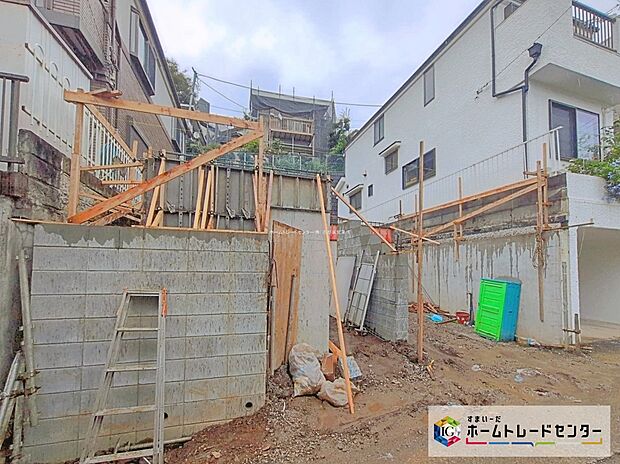 カースペース１台分ございます！リビング１７．２帖！全居室２面採光＆収納完備、３LDK＋Sプランです！