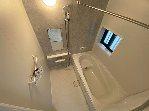 【浴室換気乾燥機】雨の日や冬場のお洗濯に嬉しい装備。洗濯物を乾かすだけでなく、入浴の度に換気機能で湿気を排出できるためカビの防止にもなります。