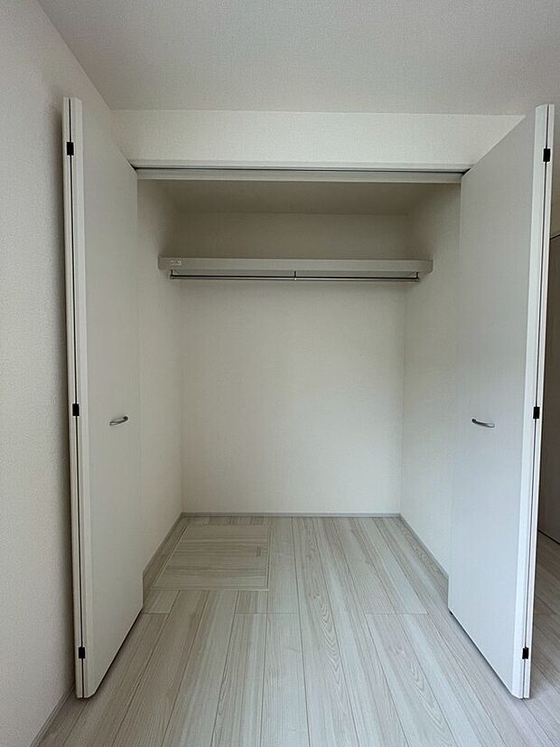 【収納】各居室に収納がございます☆階段下のスペースを利用した収納もございますので、収納には困りません。