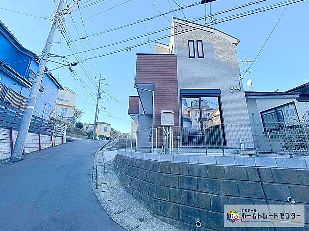 【前面道路含む現地写真】閑静な住宅街に立地します！穏やかな雰囲気漂う、ゆったりとお過ごしいただける現地です！