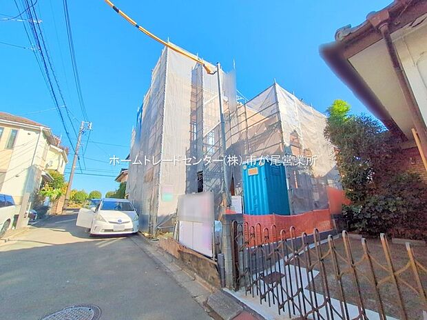 【前面道路含む現地写真】閑静な住宅街に立地します！
「菊名小学校」まで徒歩１０分、「上の宮中学校」まで徒歩７分、子育て環境良好です☆
