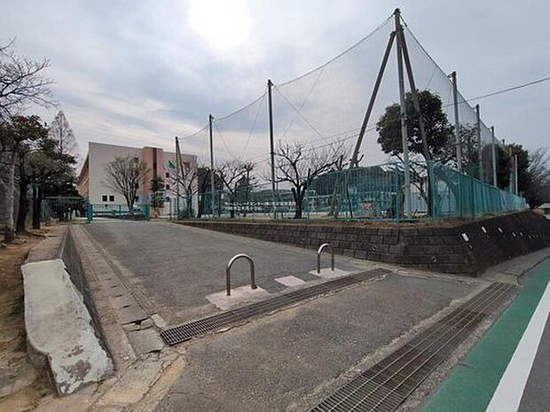 川崎市立有馬小学校（約960m）