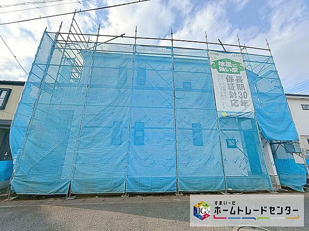 【現地外観写真】敷地面積３４坪！カースペース３台可（車種によります）
リビング１６帖、ゆとりの４LDKプランです☆