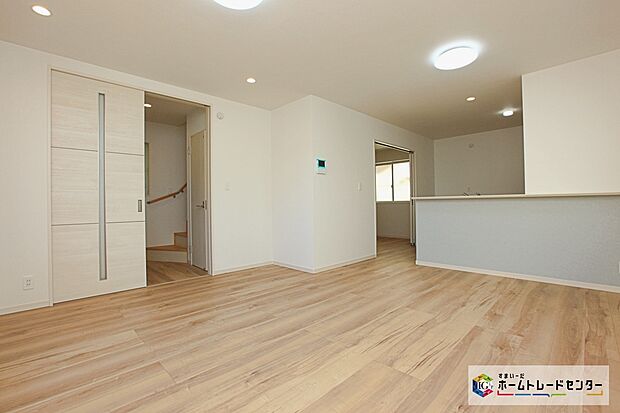 【リビング】全棟床暖房付きリビング☆
寒い冬も暖かく足の裏から体が温まります☆