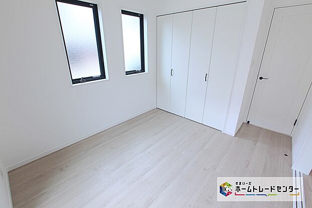 【☆ 洋室 ☆】全棟LDKの隣に洋室5帖がございます☆
扉を開ければ22帖以上の大空間になります☆