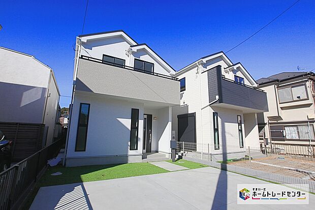 【カースペース2台】カースペースが2台分ございますので、家族分の自転車を駐輪したり、急な来客用の駐車スペースとしてもお使いいただけます。

