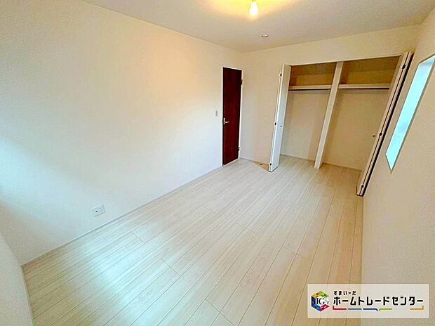 【☆　居室　☆】全居室南向き♪風通しも良く、大変居心地の良い空間となっております！爽やかな風を感じて起きる朝は、快適生活の始まりに！