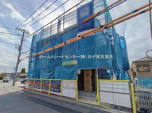 【現地外観写真】リビングは19.87帖!明るく居心地良く、ご家族皆がゆったり寛げる憩いの空間となりそうです♪