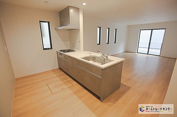 【リビング】リビングにはたくさんの窓を設置しました