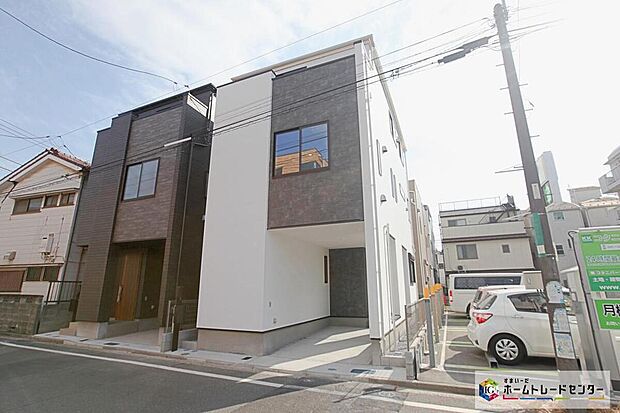 【現地外観写真】ビルトインガレージ付、3階建て住宅です☆リビング広々19.17帖、ゆとりの3LDK+Sプランです!