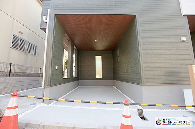 【ビルトインガレージ付!】強烈な日差しや、雨風、ホコリなどから大切な車を守るビルトインガレージです♪