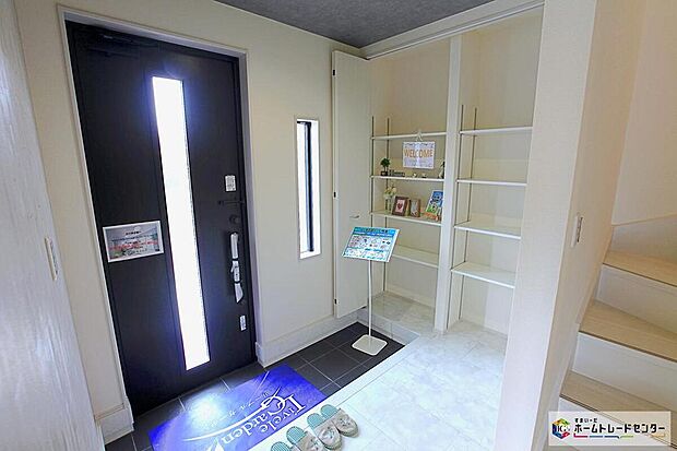 【玄関】家の中でお客様を迎える最初の場所である玄関は、家の印象そのものです!豊富な玄関収納で、常に綺麗に保つことが出来ます♪