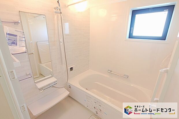 【浴室換気乾燥機】雨の日や冬場のお洗濯に嬉しい装備。洗濯物を乾かすだけでなく、入浴後に換気機能で湿気を排出できるためカビの防止にもなります。