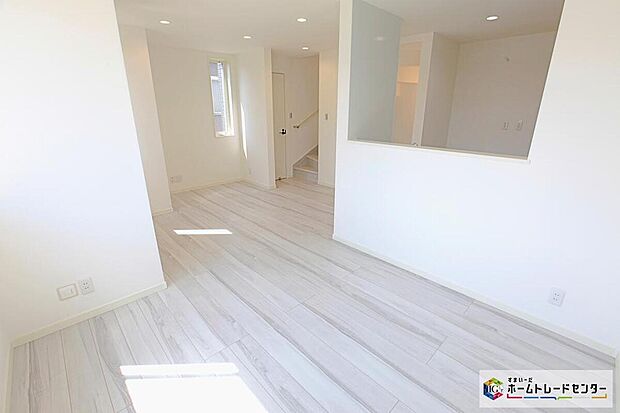 【リビング】2階リビングにすることで、陽当たりを良くし、人目も気にならずプライバシーを確保することが出来ます。