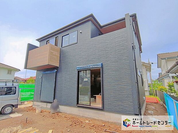 【前面道路含む現地写真】閑静な住宅街に立地します☆
前面道路は開放感溢れる６．５ｍ幅、陽当り・通風良好です♪