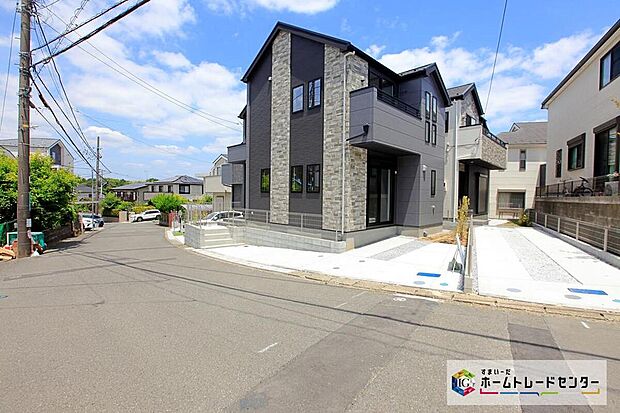 【前面道路含む現地写真】東急田園都市線「江田」駅まで徒歩１０分！
閑静な住宅街に立地、全２棟　新築分譲住宅です☆ラスト１棟です！