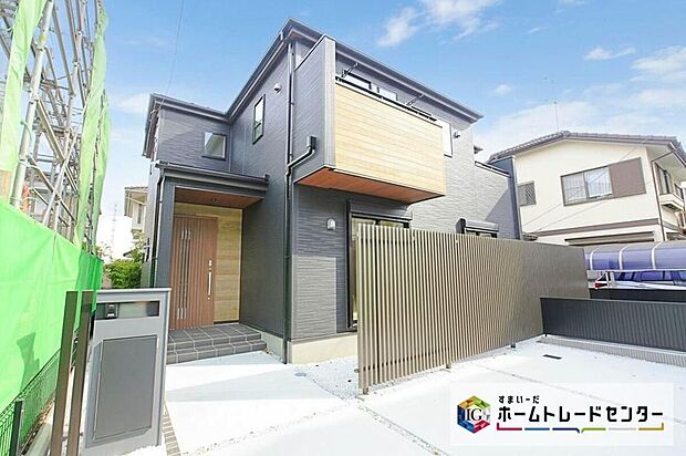 【現地外観写真】敷地５８坪！カースペース並列２台分＆広々としたお庭スペースございます♪リビング２１帖！シューズインクローゼット付、ゆとりの４LDKプランです☆