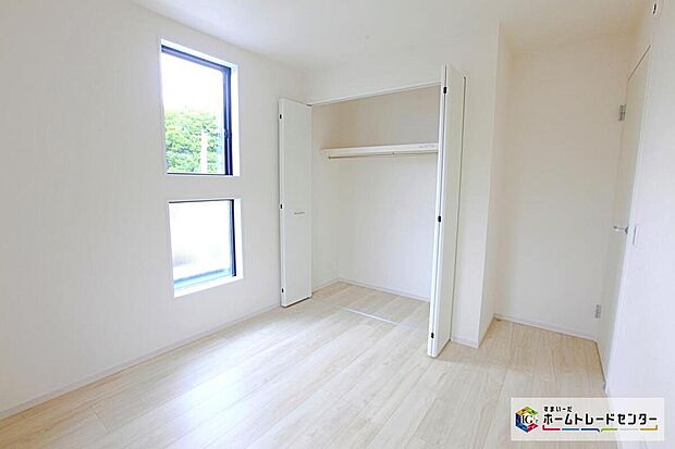 【リビング以外の居室】全居室に収納を完備しておりますので、居室の全空間を有効活用出来ます。自分好みのお部屋で、ゆったりお寛ぎ頂けます。