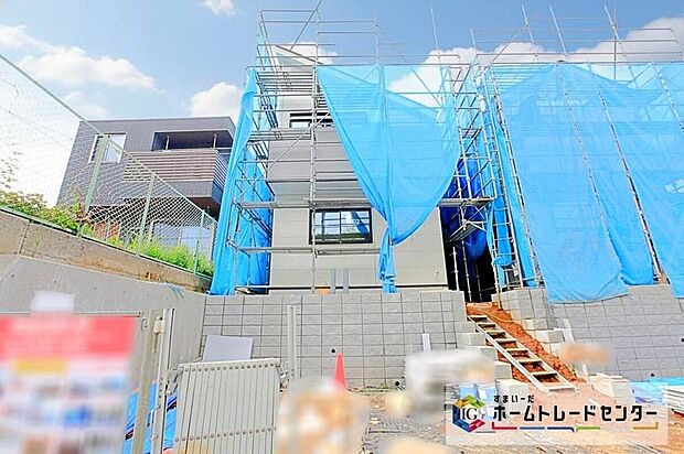 【現地外観写真】敷地面積４０坪超！カースペース２台可（車種によります）♪リビング広々１８帖超！収納豊富、ゆとりの２LDK＋２S～４LDKプランです！