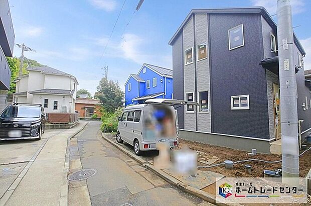 【前面道路含む現地写真】暮らしやすい住環境が魅力！保育園・幼稚園・小中学校・コンビニ・ドラッグストア・スーパー、郵便局など、生活必要施設が徒歩１０分圏内にしっかり揃います♪