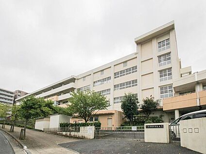 横浜市立十日市場中学校 1100m(徒歩14分)