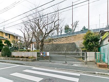 横浜市立下瀬谷中学校 1100m (徒歩14分、自転車3分)