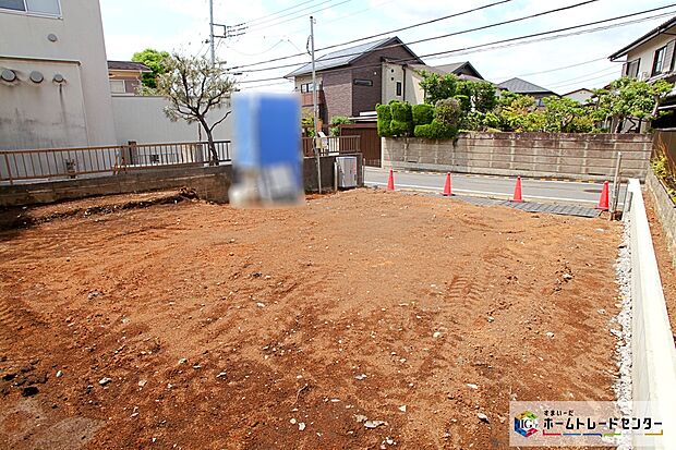【現地写真】駐車スペースは2台分(小型車含む)全居室に収納がございます☆