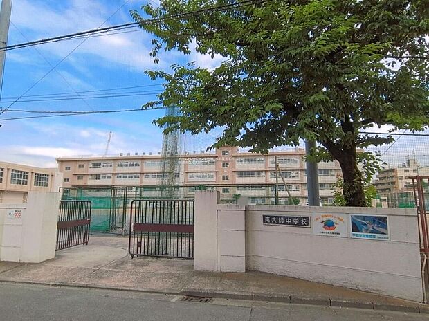 川崎市立南大師中学校（約325m）